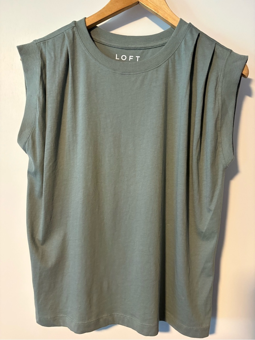 LOFT Olive Green Shoulder Pad Muscle Tee XS Petite Casual Athleisure Top - Picture 2 of 4
